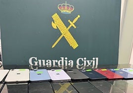 Pillado con más de medio millar de móviles  de su furgoneta