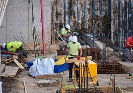 Cádiz resiste el frenazo de la construcción andaluza y se consolida como polo estratégico en 2025