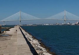 La Autoridad Portuaria estudia habilitar zonas seguras para pescar tras el cierre de los espigones