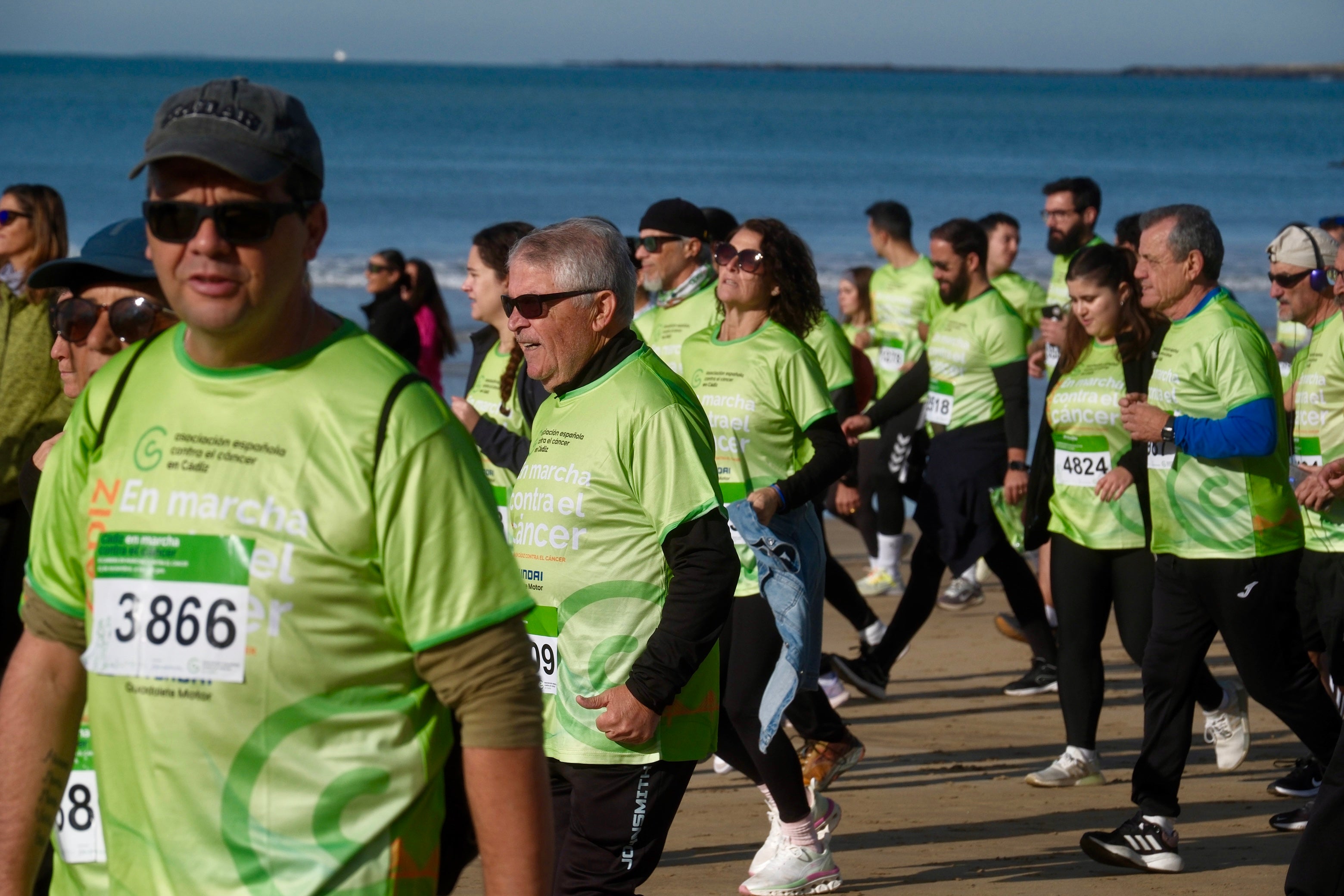 Más de 5.000 personas participan en la XI Carrera Cádiz en Marcha Contra el Cáncer