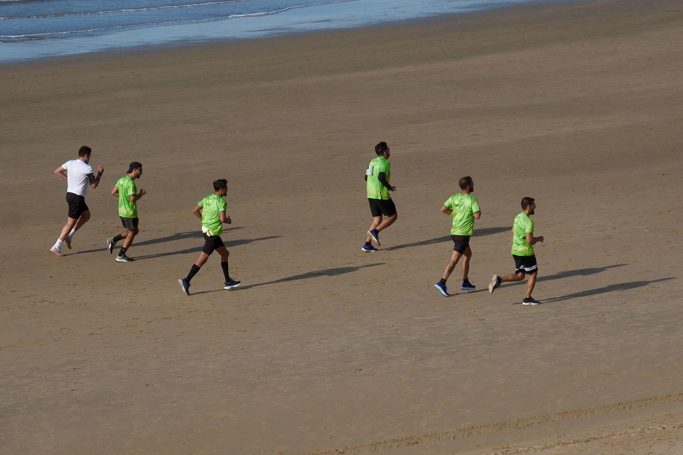 Más de 5.000 personas participan en la XI Carrera Cádiz en Marcha Contra el Cáncer