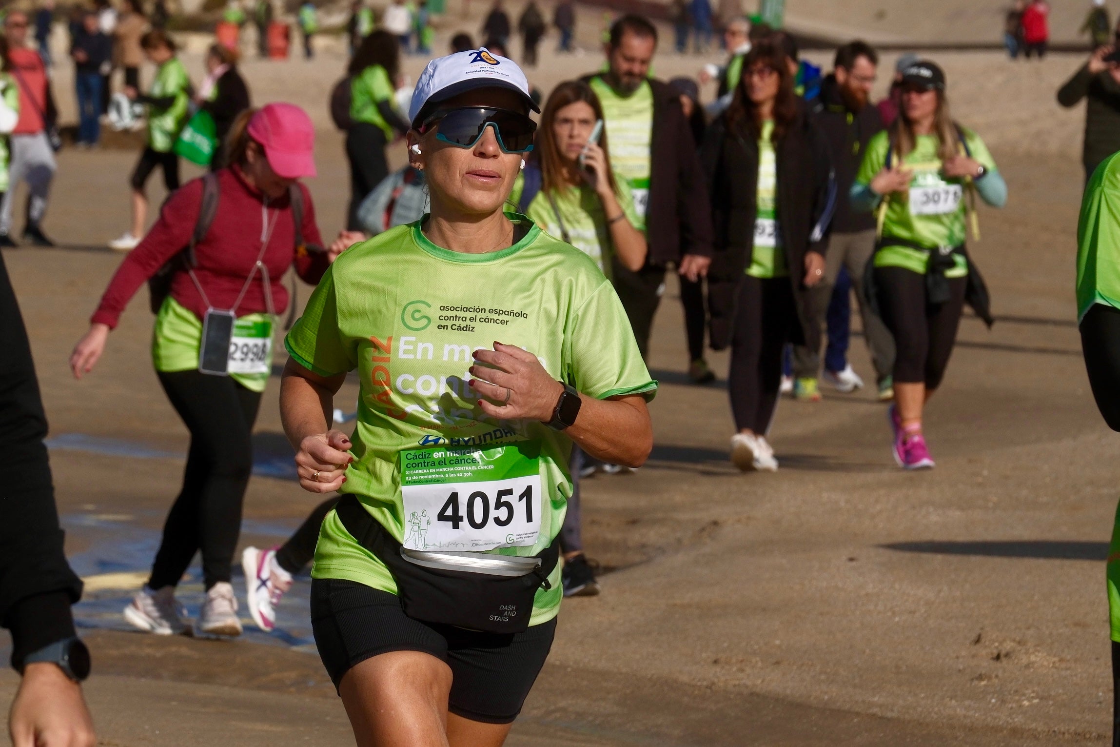 Más de 5.000 personas participan en la XI Carrera Cádiz en Marcha Contra el Cáncer
