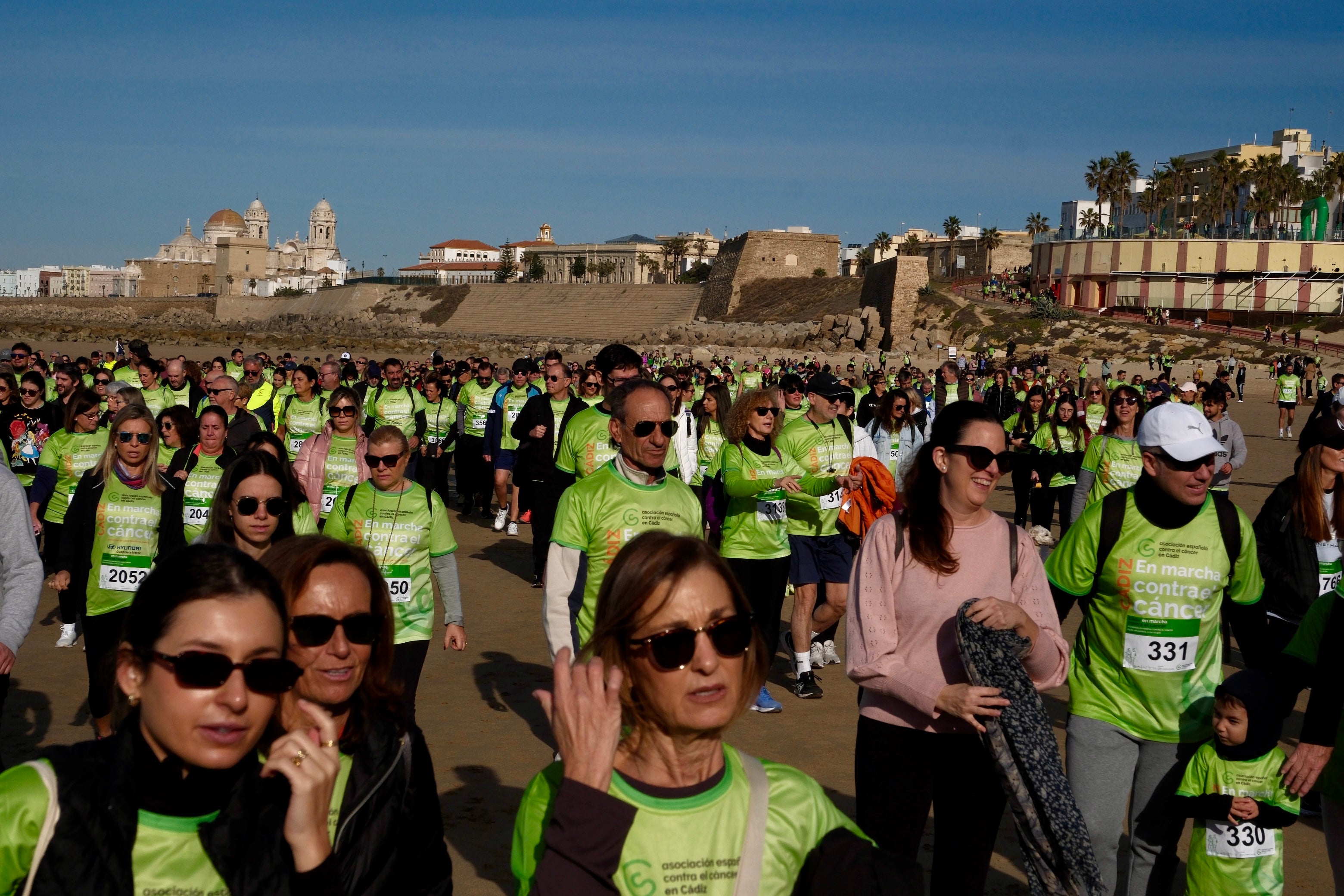 Más de 5.000 personas participan en la XI Carrera Cádiz en Marcha Contra el Cáncer