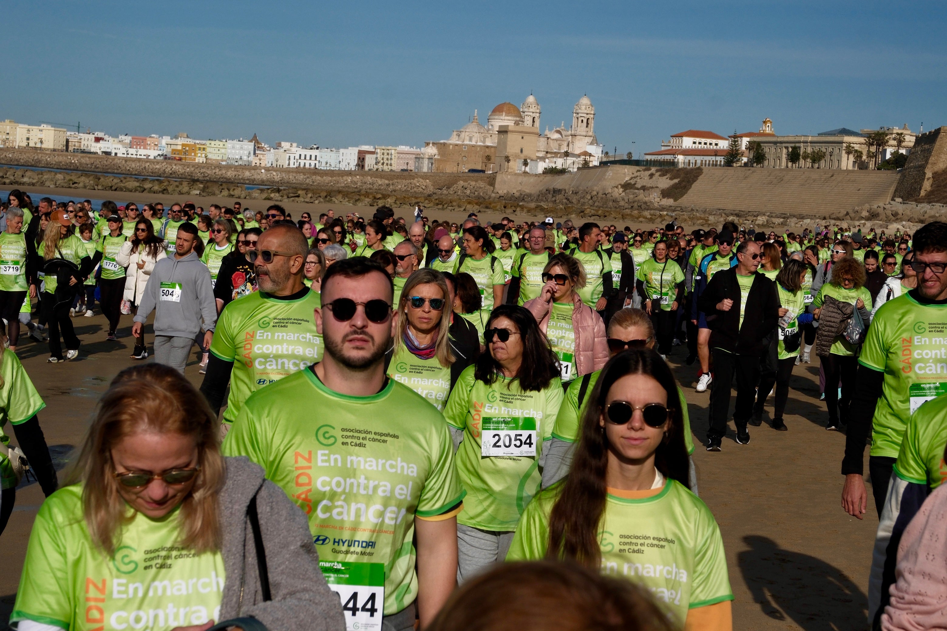 Más de 5.000 personas participan en la XI Carrera Cádiz en Marcha Contra el Cáncer