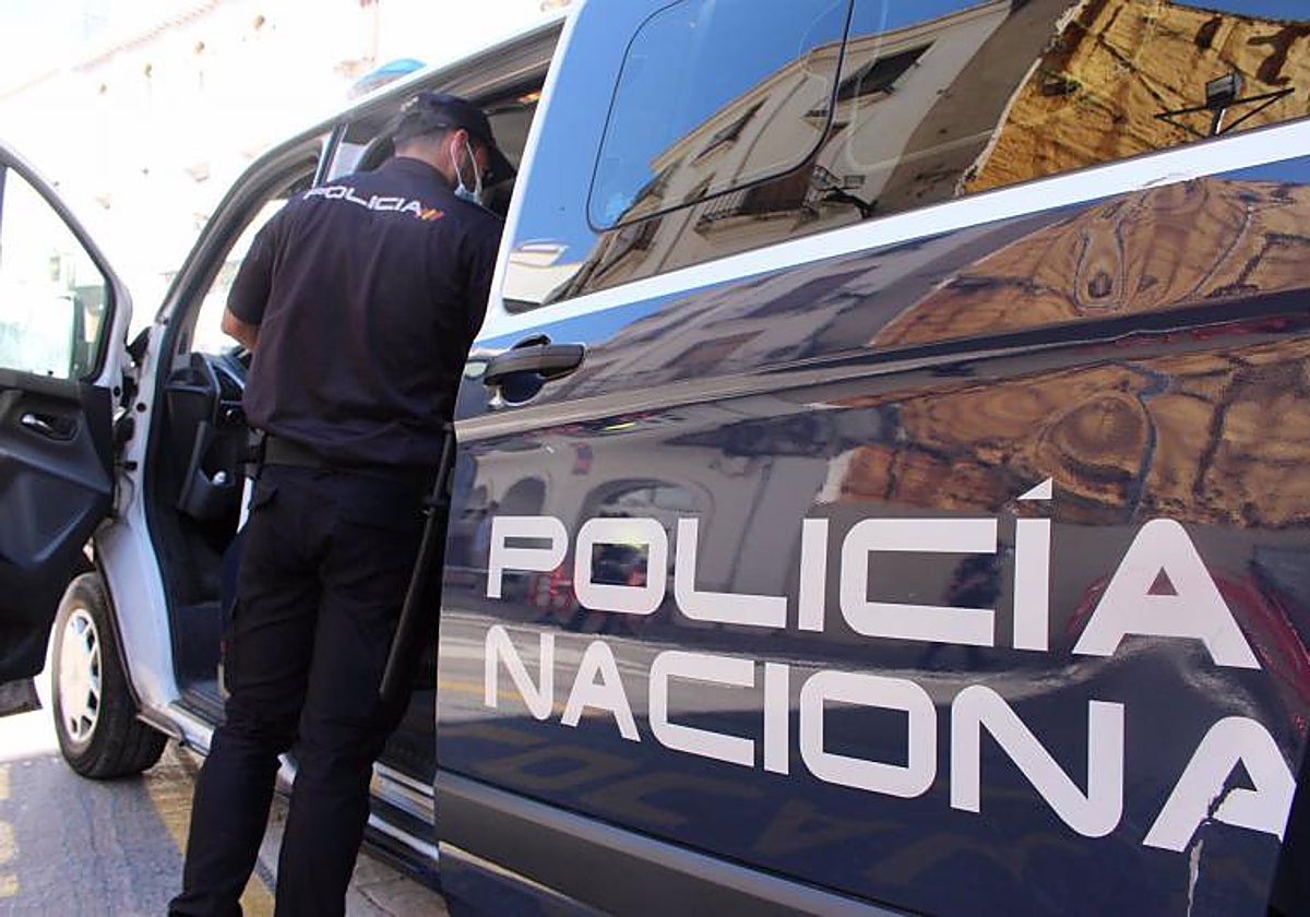 La Policía Nacional encuentra y rescata en su casa en Cádiz a una mujer desaparecida