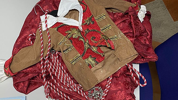 Atrapan en Puerto Serrano al ladrón de robos en varias iglesias: reaparece el traje del Niño Jesús de Utrera