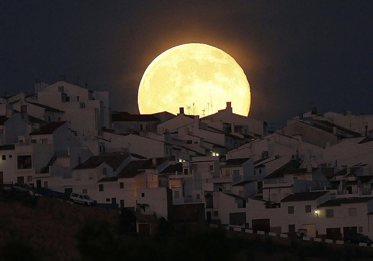 Una Superluna en Olvera.