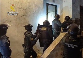 Narcopisos en pleno casco urbano de Medina: detenido un clan que distribuía cocaína, heroína y hachís las 24 horas