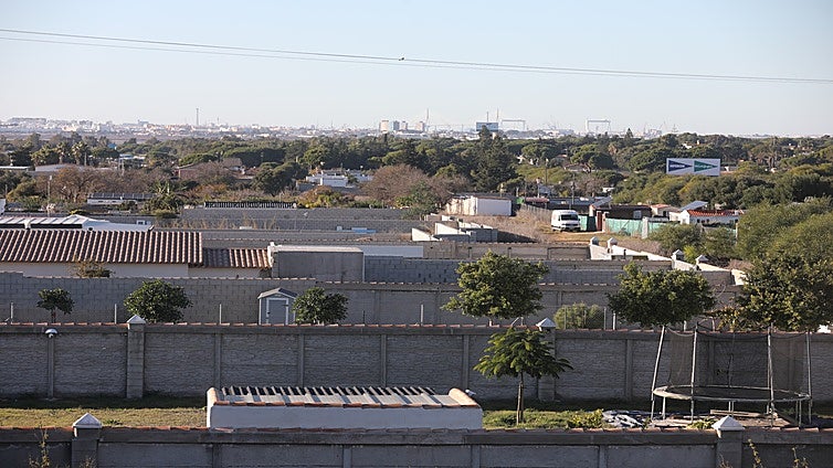 La mano ejecutora de las viviendas ilegales en Cádiz: grupos de poder con vínculos en los ayuntamientos