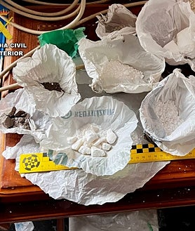 Imagen secundaria 2 - La droga sin cortar y las dosis que iban preparando.