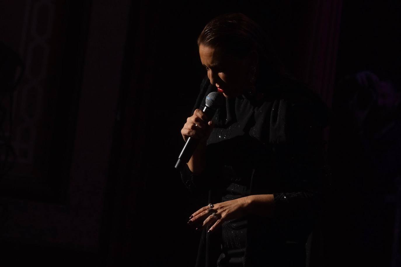 FOTOS: Navidad en el Teatro Falla con Niña Pastori