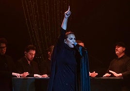 FOTOS: Navidad en el Teatro Falla con Niña Pastori