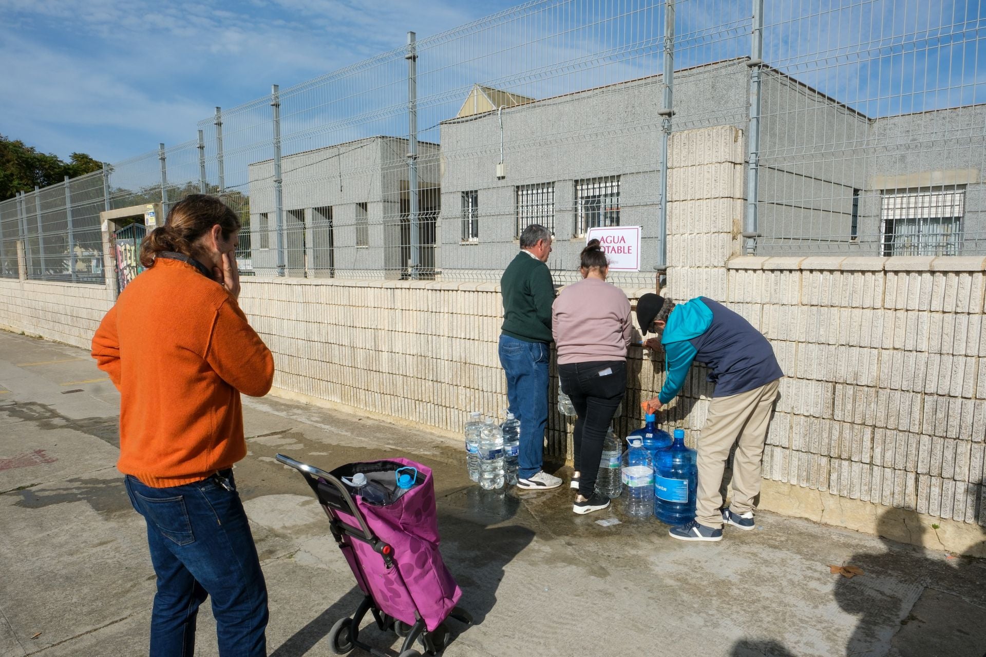 Fotos: Una avería deja a varias zonas de Puerto Real sin agua
