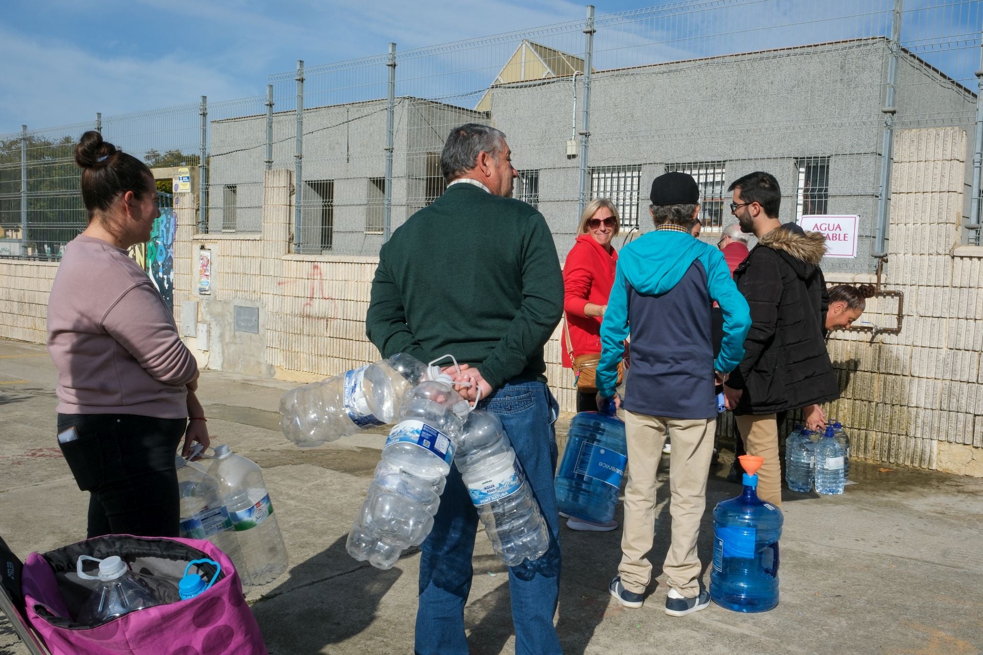 Fotos: Una avería deja a varias zonas de Puerto Real sin agua