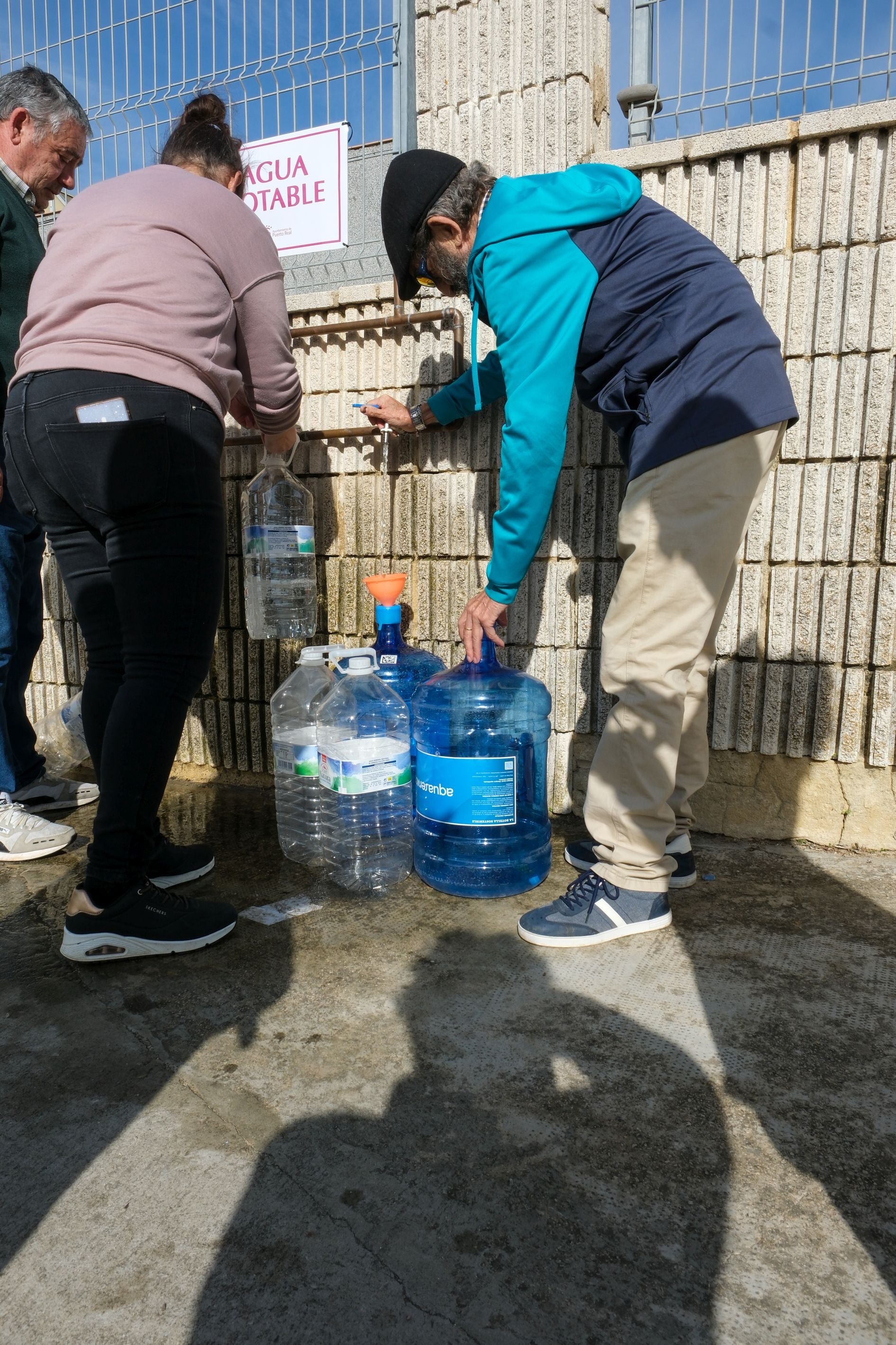 Fotos: Una avería deja a varias zonas de Puerto Real sin agua