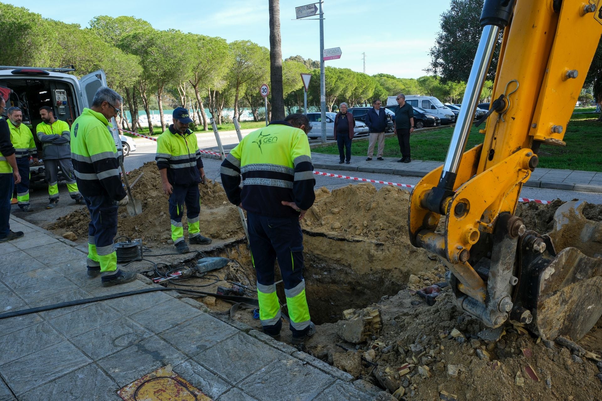 Fotos: Una avería deja a varias zonas de Puerto Real sin agua