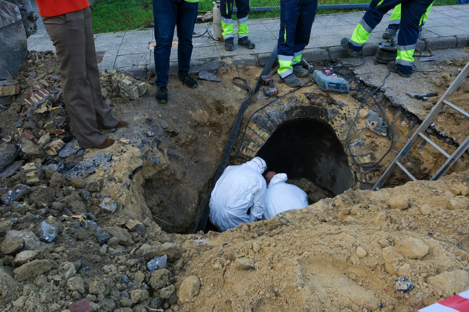 Fotos: Una avería deja a varias zonas de Puerto Real sin agua