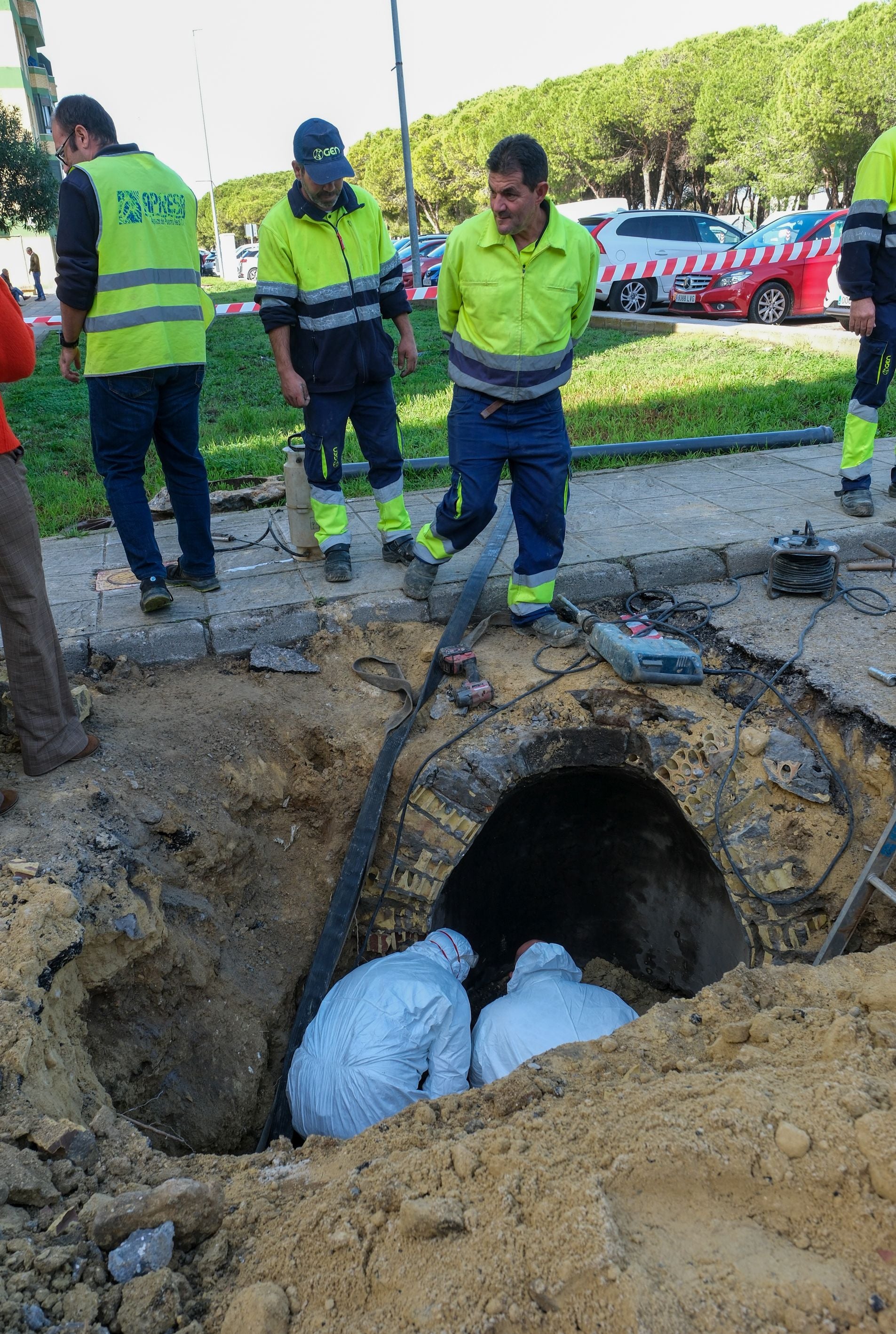 Fotos: Una avería deja a varias zonas de Puerto Real sin agua