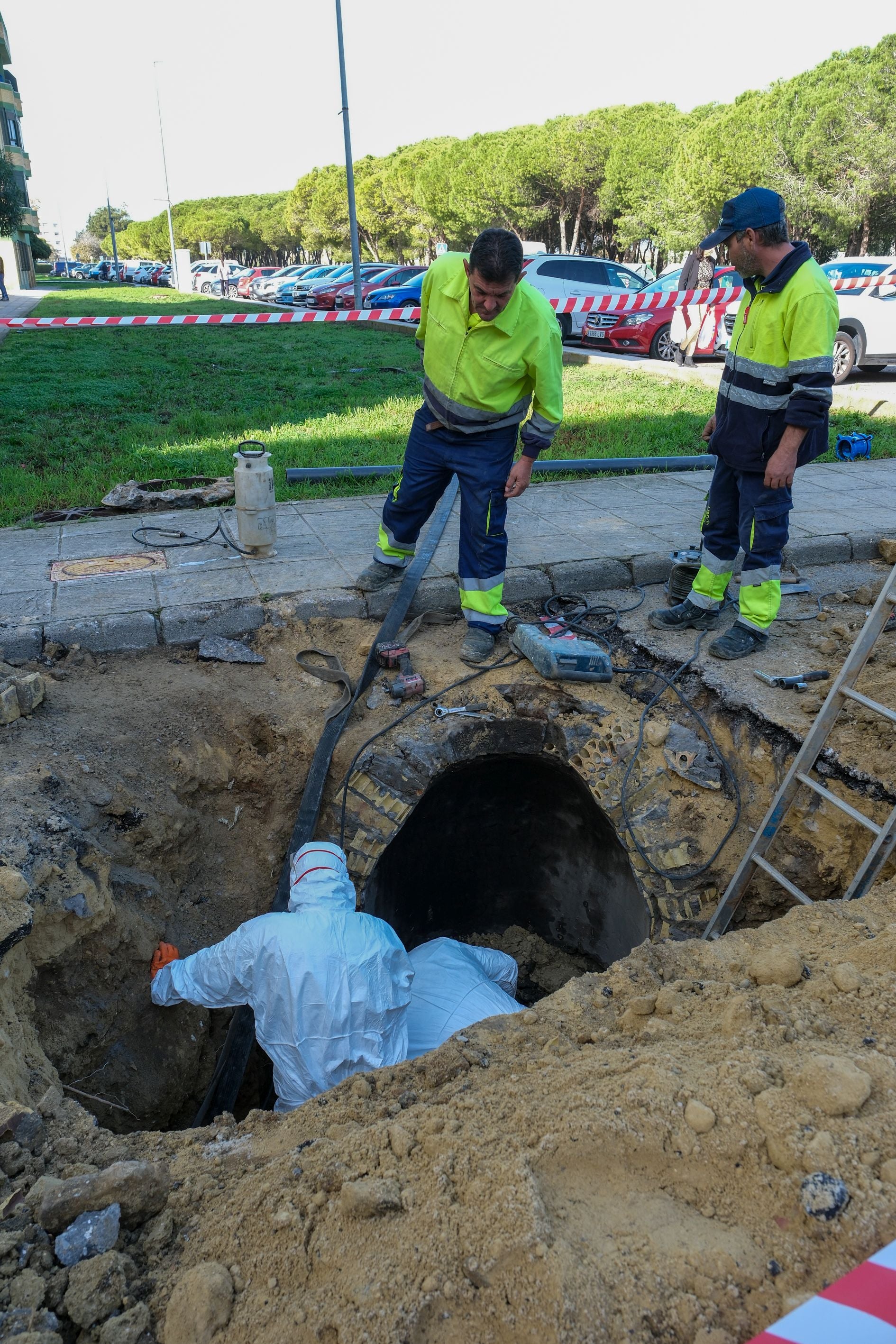Fotos: Una avería deja a varias zonas de Puerto Real sin agua