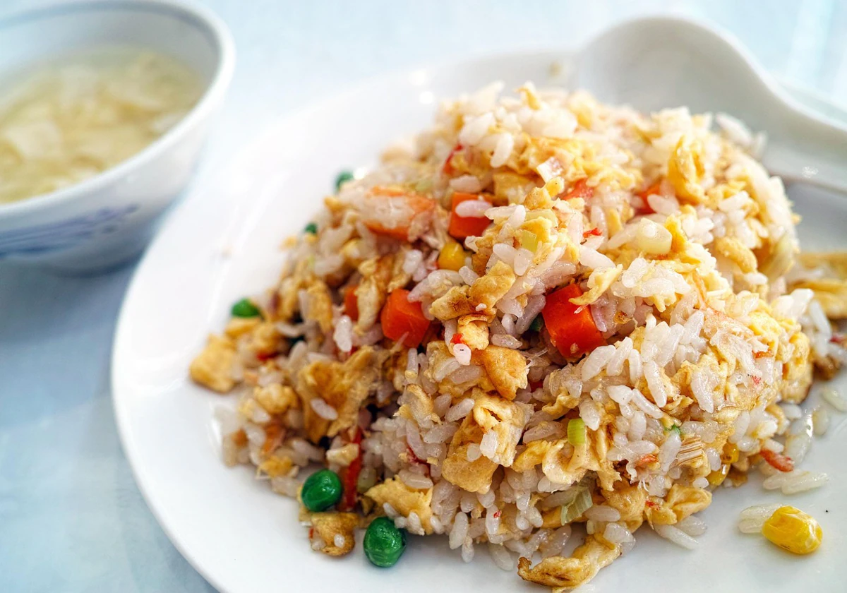 Plato de arroz tres delicias