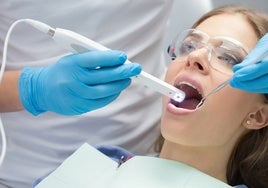 Los dentistas realizarán revisiones gratuitas a personas mayores de 45 años para prevenir el cáncer oral