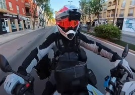 De Cádiz a Corea en moto, la aventura de Andrés: «Nos vamos»