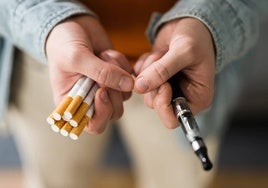 Combinar cigarrillos con vapers aumenta hasta 40 veces las probabilidades de tener cáncer de pulmón