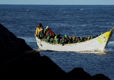 Mueren 50 personas en un cayuco cuando intentaban llegar a Canarias