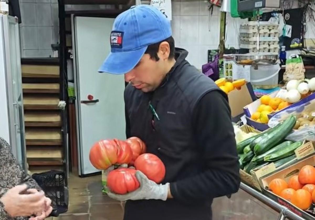 Un frutero de Bilbao dice esto sobre los tomates de Conil de la Frontera