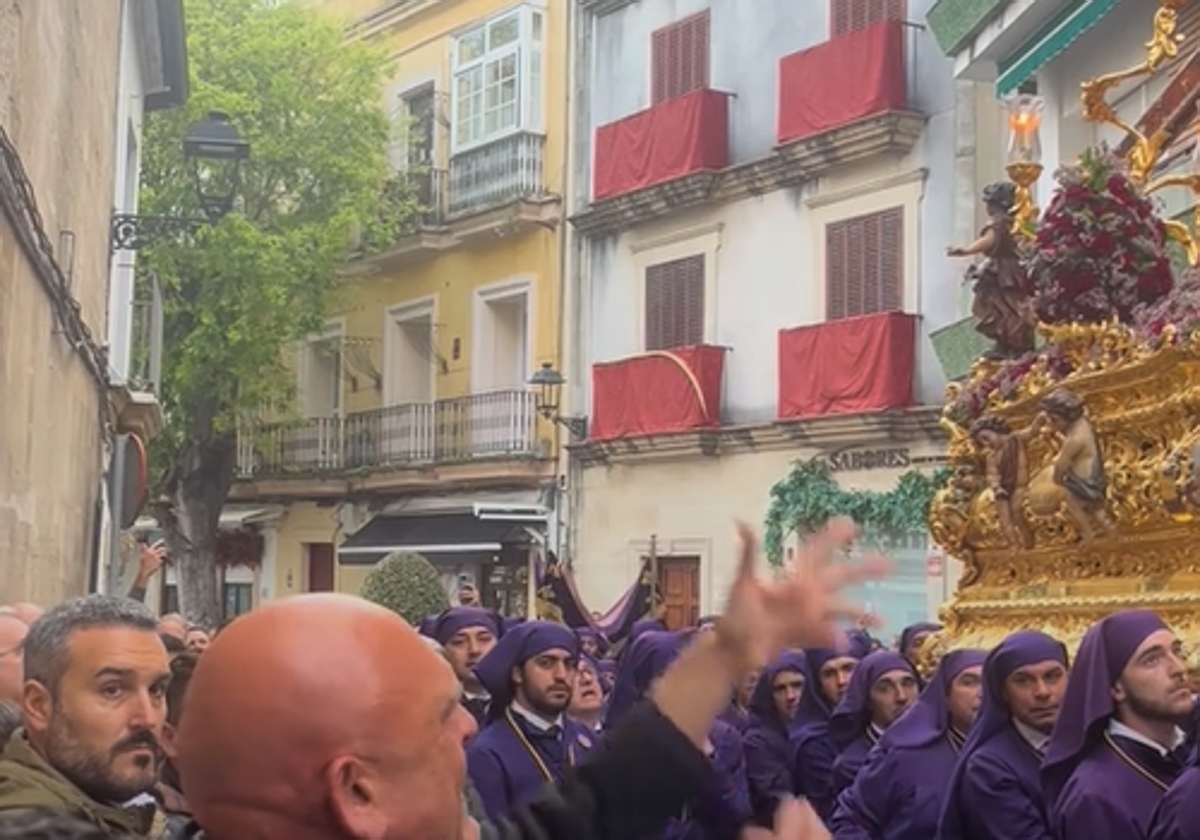 Así fue la saeta que cantó el Comandante Lara en Jerez: «El del móvil es Ramiro»