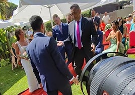 El surrealista momento que se vivió durante una boda en El Puerto: los amigos del novio aparecieron antes del 'Sí, quiero' y ocurrió esto