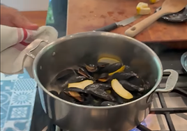 El chef José Andrés revela su truco para cocer mejillones: «Son como las palomitas de maíz»