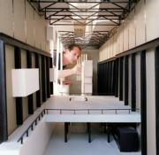 Juan Muñoz, junto a la maqueta de uno de sus proyectos, que cuentan con el reconocimiento internacional, ABC