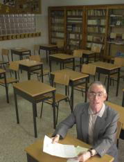 Manuel Almunia, en la clase donde estudió Rajoy a los diez años