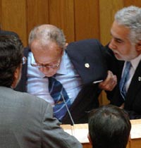 Fraga sufre un desvanecimiento tras una intervención de más de una hora