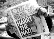 Portada del «Sun», con el título de «Harry el nazi» EPA