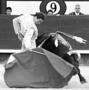 Templado derechazo de Cepeda, que cortó una justa oreja BOTÁN