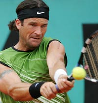 Carlos Moyá cae ante el suizo Federer