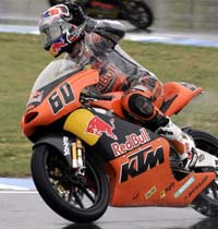 Julián Simón se estrena en 125 cc
