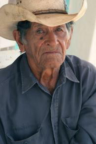 Margarito López a sus 86 años sigue con la dura tarea de su rancho