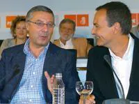 El secretario de organización del PSOE, José Blanco, y el presidente del Gobierno, José Luis Rodríguez Zapatero