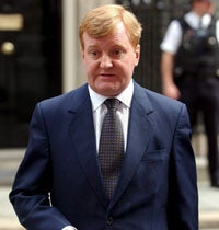 Kennedy dimite como líder del Partido Liberal británico tras admitir problemas con el alcohol