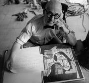 FUNDACIÓN LE CORBUSIER  Le Corbusier, en su estudio, junto a una de sus obras