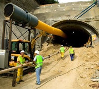 En la imagen, el túnel que se construye en San Juan de Aznalfarache./ABC