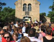 Varios miles de fieles acompañeron ayer a la «protectora» de Dos Hermanas en su peregrinación a la ermita,