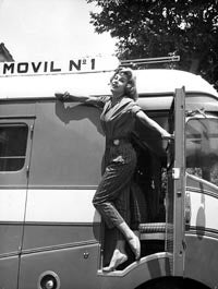 Laurita Valenzuela se nos aparece desde una unidd movil de TVE