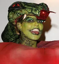 Hacer un nombre siesta Gárgaras Heidi Klum, una seductora serpiente en Halloween