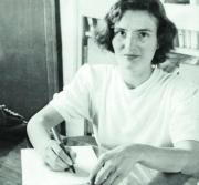 ABC  Una imagen de la escritora, pluma en mano