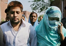 Tres años de prisión para un matrimonio paquistaní del mismo sexo