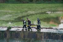 El cuerpo, envuelto en mantas, donde fue hallado./FRANCISCO ROMERO